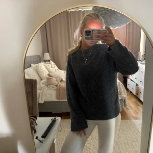 Stickad tröja  - Super fin stickad tröja utan defekter 