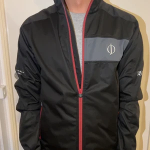 Oscar jacobson Windbreaker - Skick 10/10, storlek M men passar också S. endast 549.