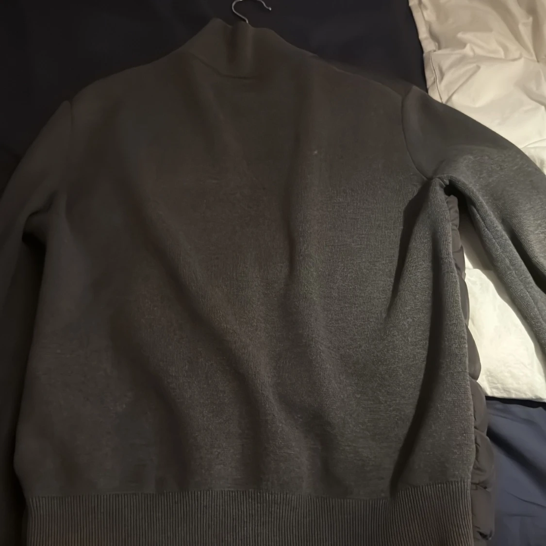 Grå Moncler pufferjacka med dragkedja - 1