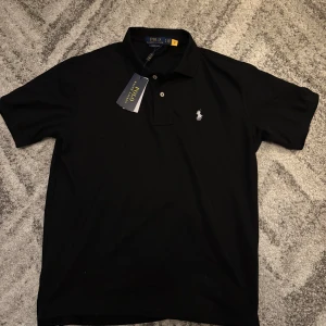Polo Ralph Lauren piké - Helt problemfri då den är helt ny och oanvänd. Jag har två piké som är i storlek L och M