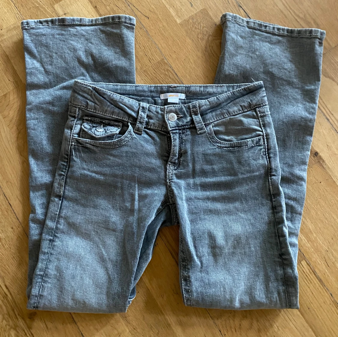 Ljus gråa jeans - 1