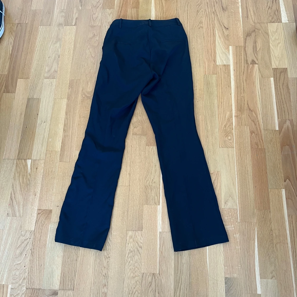  Bikbok Svarta kostymbyxor med bootcut - 1