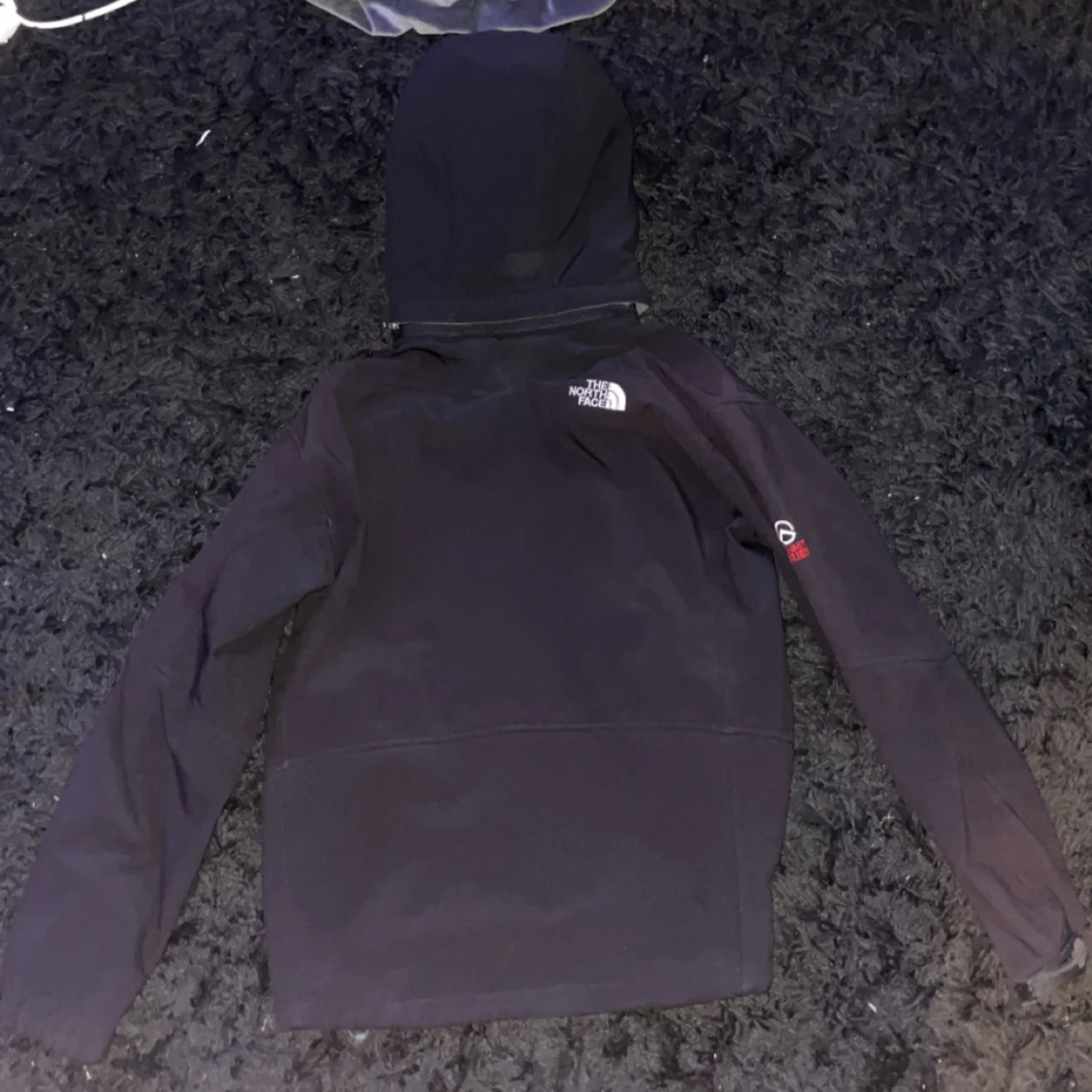 Svart softshelljacka från The North Face Summit Series Den är M - 1