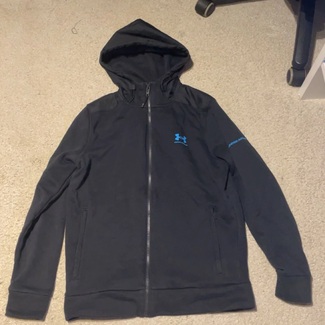 Svart hoodiejacka från Under Armour