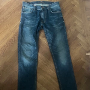 Nudie jeans thin finn - Ett par nudie jeans thin finn i riktigt bra skick med en riktigt snygg tvätt, säljer pga att de inte längre passar mig. Storlek, W31, L32. 