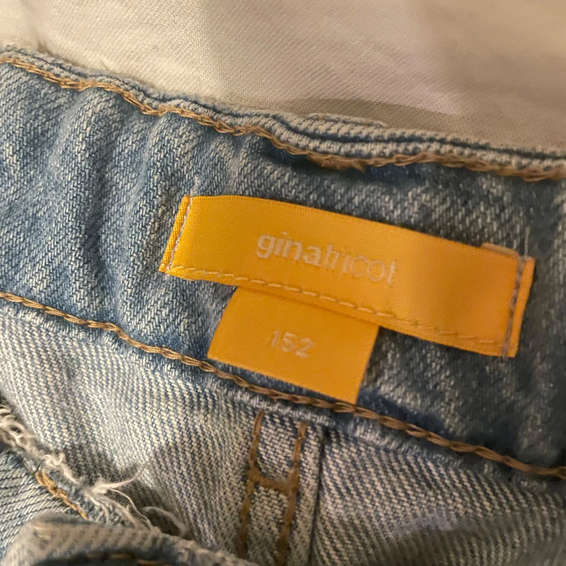 Blå jeans från Gina Tricot - 2