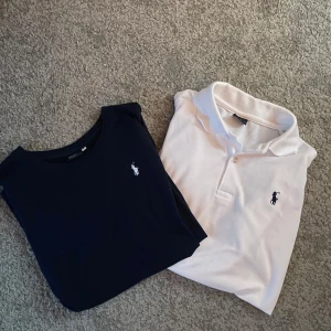 Ralph lauren bundle - Säljer nu en bundle med en blå T-shirt och en vit piké från Ralph lauren. Tishan är i storlek L men passar storlek M och pikén är i storlek M. Säljer båda får 499 annars 299kr/st. Helt nya aldrig använda.