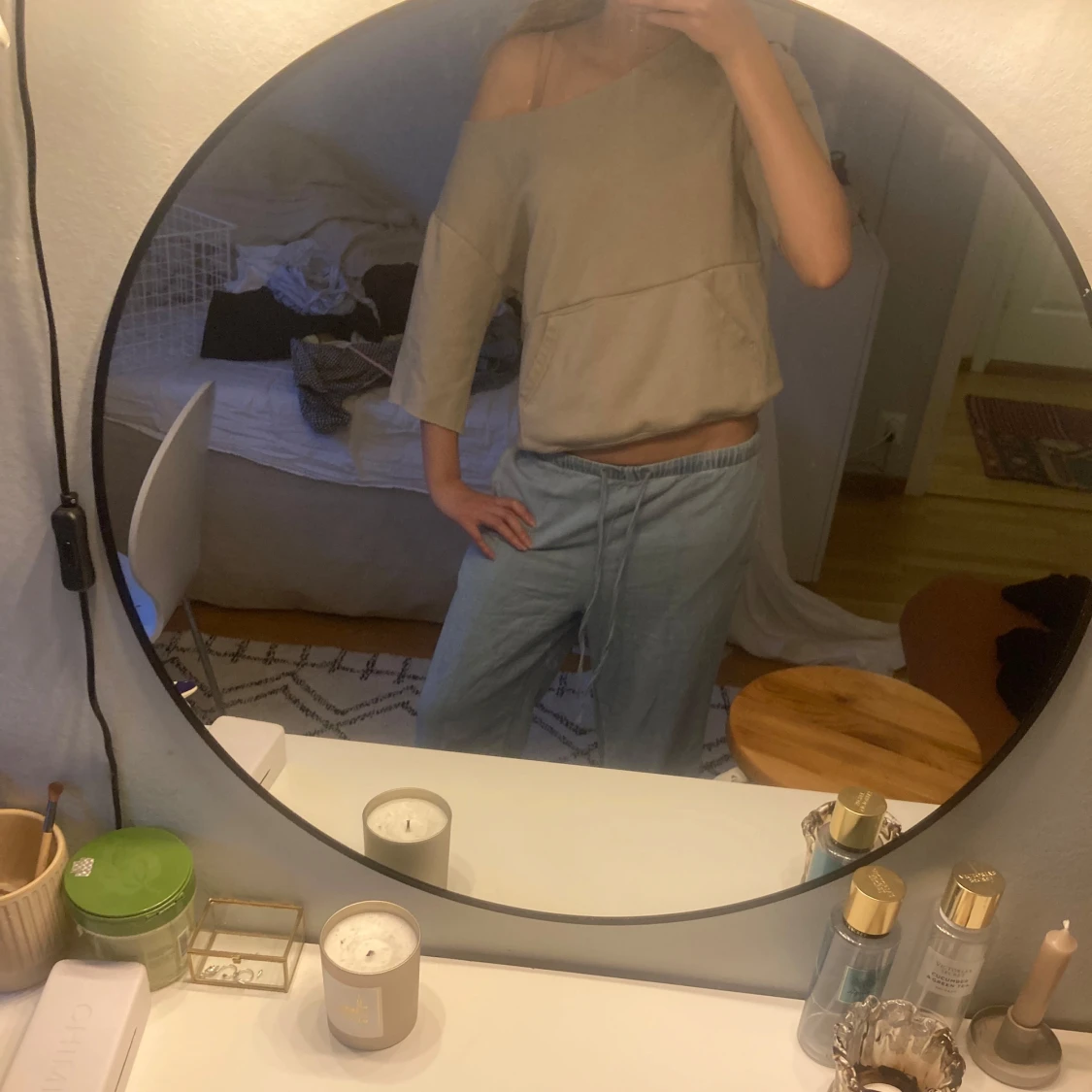 Beige offshoulder sweatshirt - 1