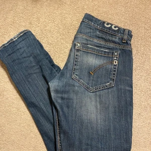 Dondup jeans  - Ass feta dondup jeans 👖 W32 passar 32 också. Pris 499 prutat och klart ✅ Vid fundering är de bara att skriva Mvh Alexander 