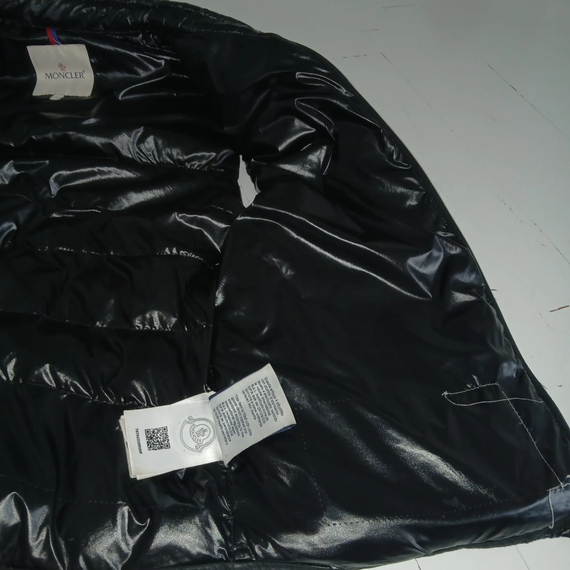 Svart dunväst från Moncler - 3