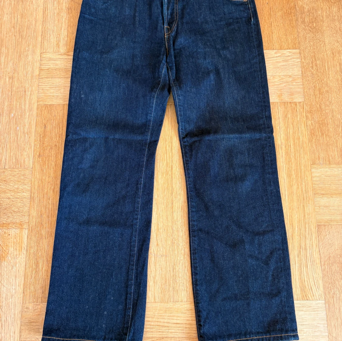 Mörkblå jeansbyxor från Replay