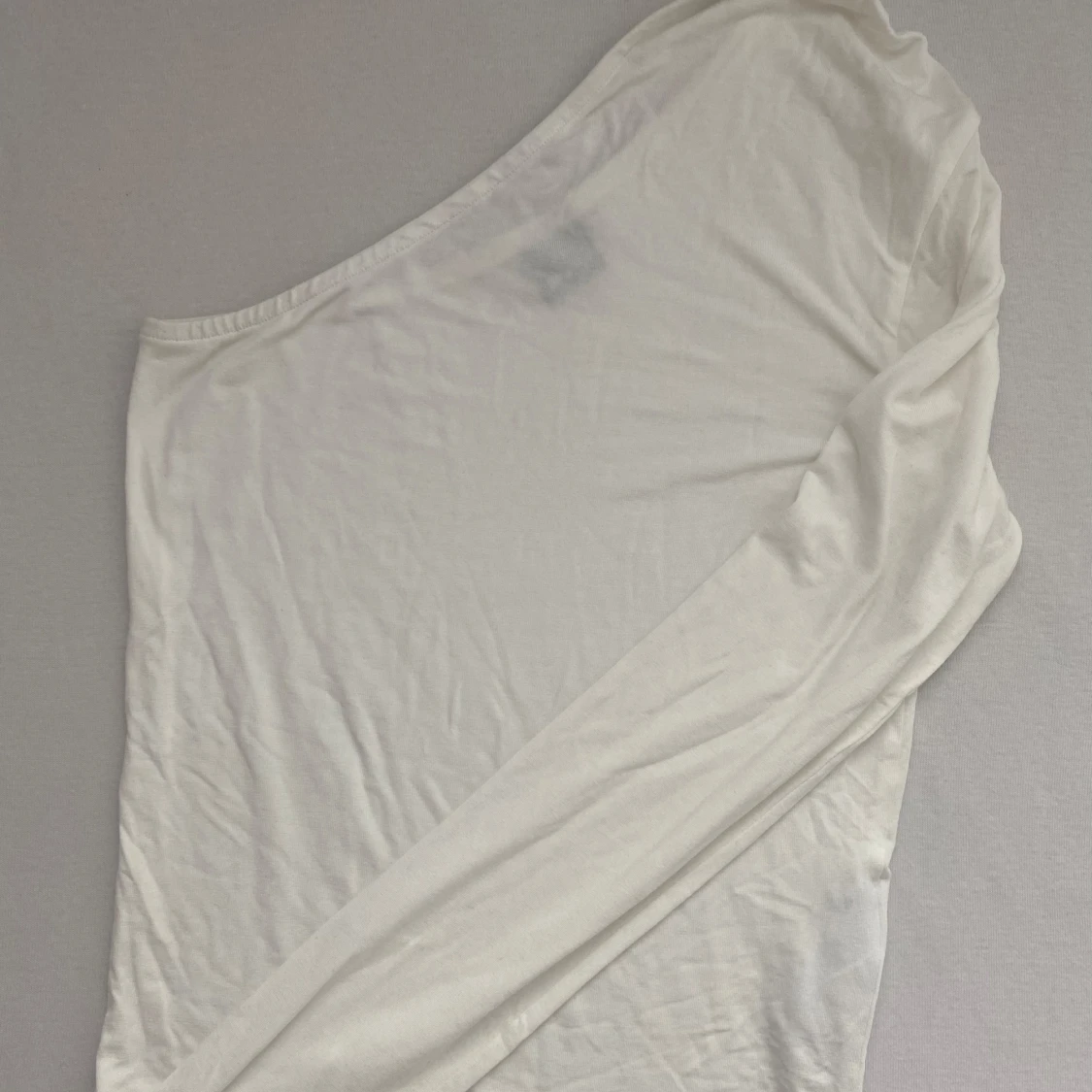 Vit oneshoulder topp - 1