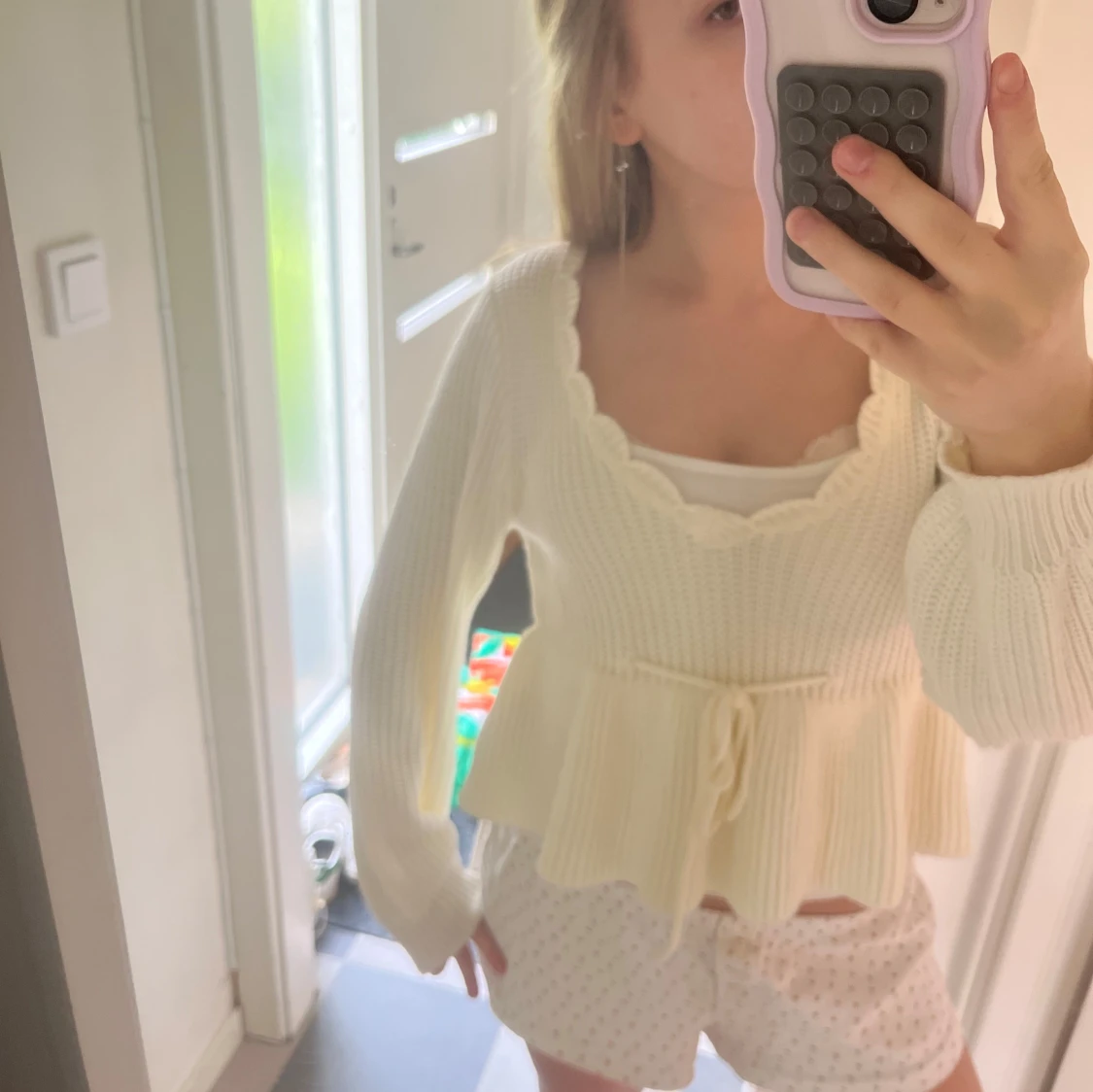 Vit stickad kofta med knytband - 2