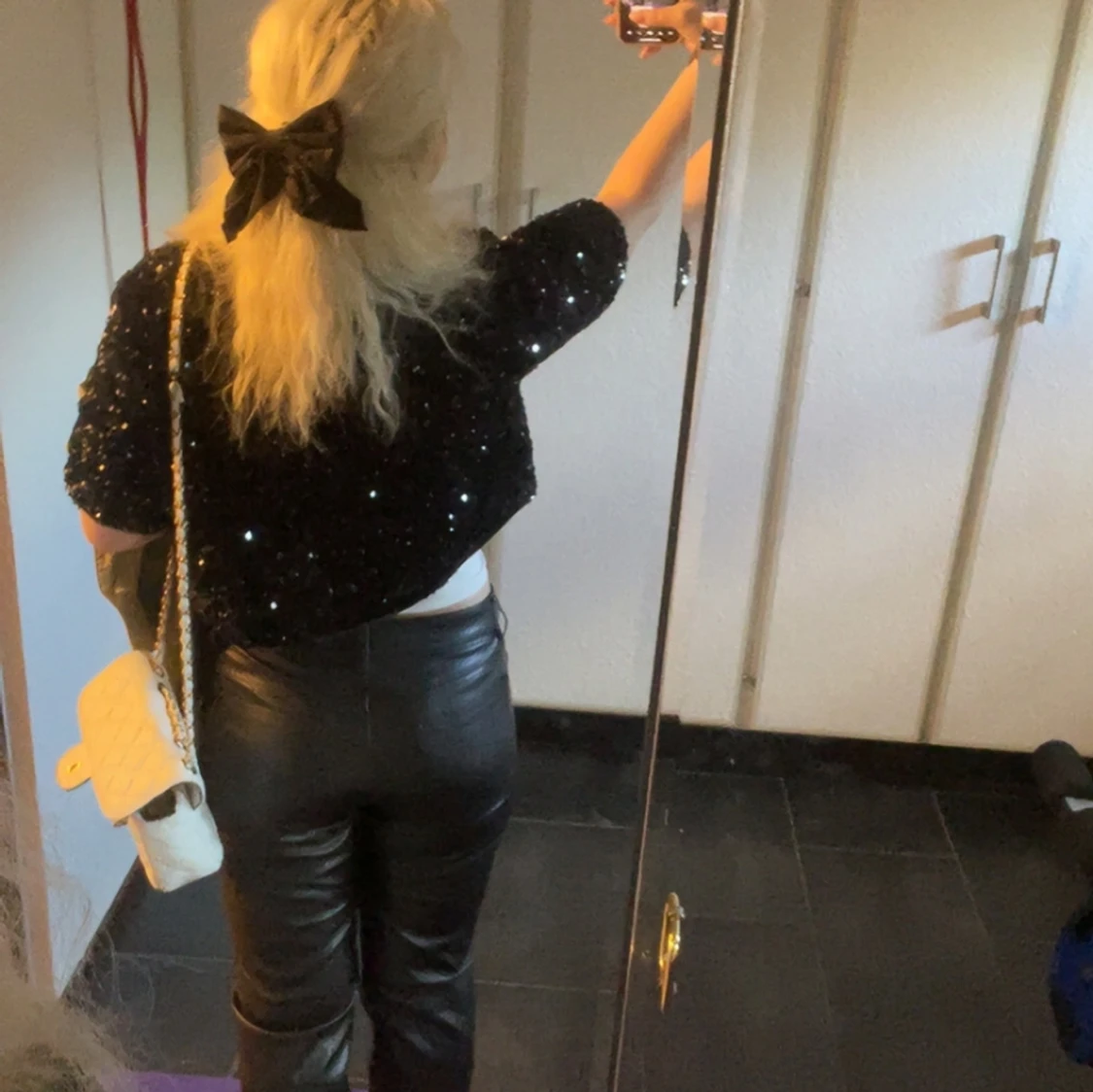 Svart paljettkofta från H&M - 1