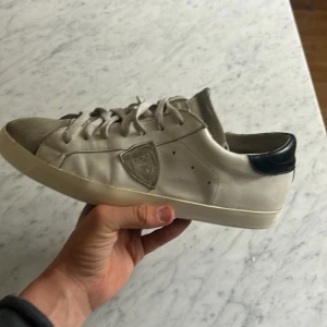 Philippe model obs reserverade  - Phillipe model skor i okej skick obs saknar innersula