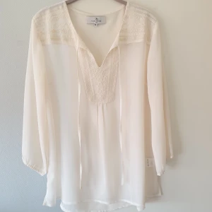 blus - knappt använd 