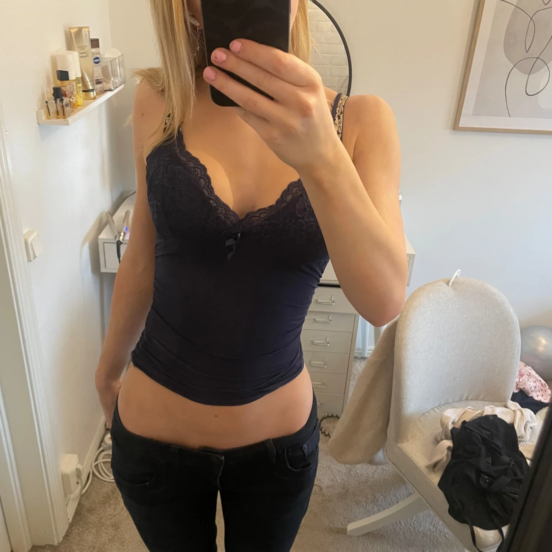 Mörkblå spetsdetaljerad linnetopp - 1