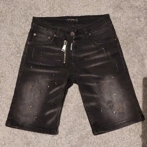 Dsquared2 Shorts - Svarta jeansshorts från Dsquared2 