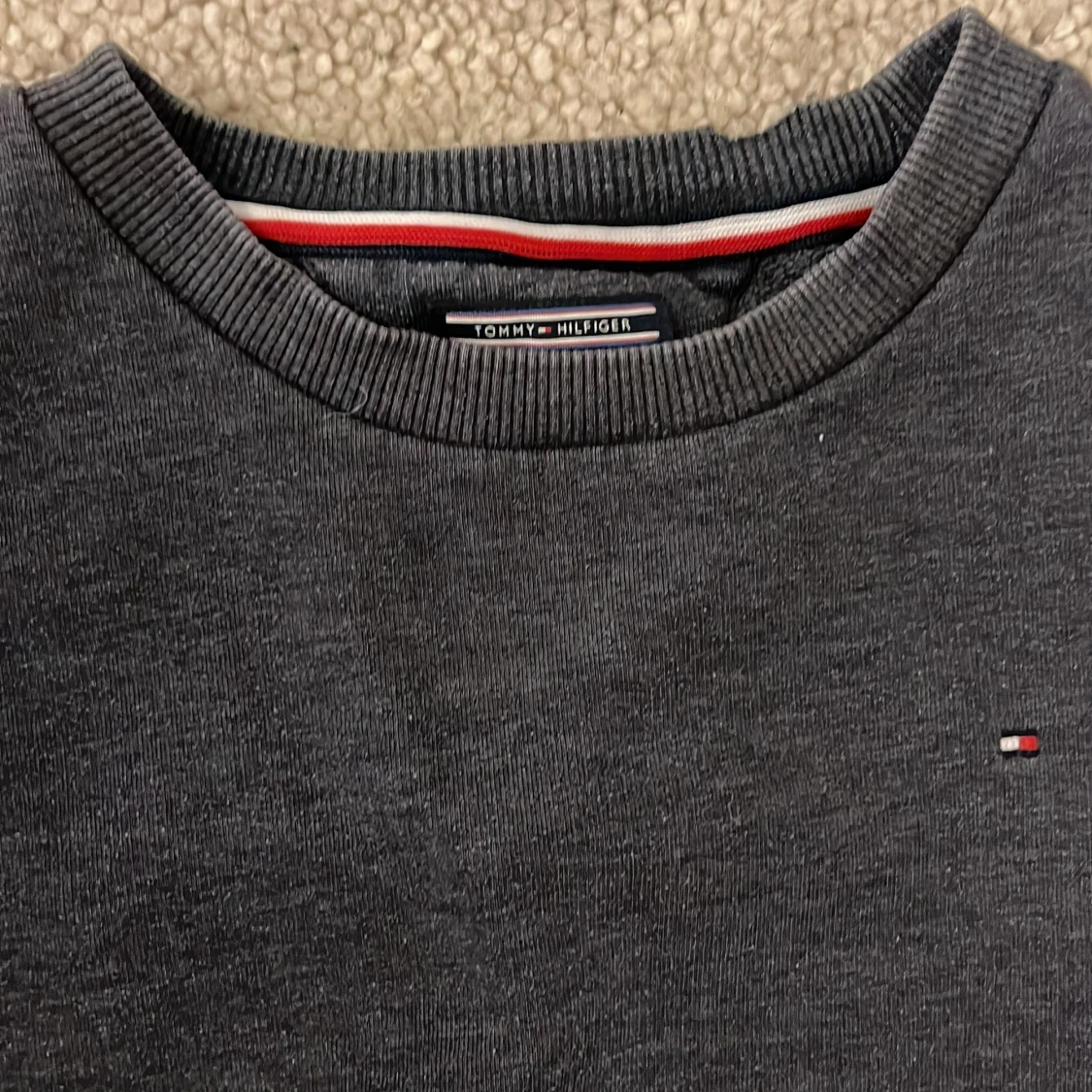Mörkgrå sweatshirt från Tommy Hilfiger - 2
