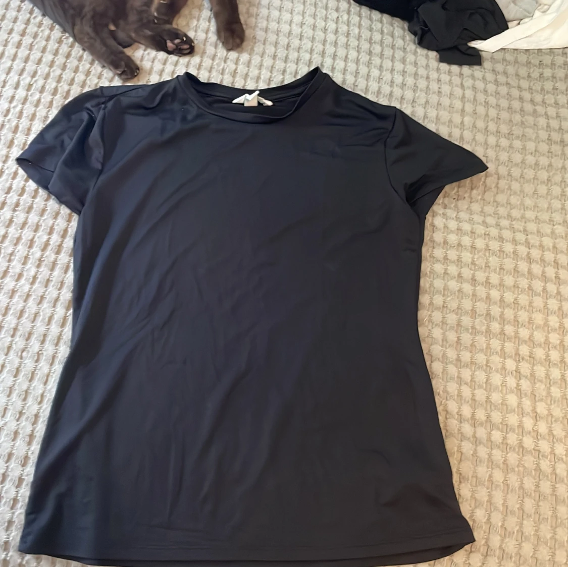 Svart basic t-shirt - 2