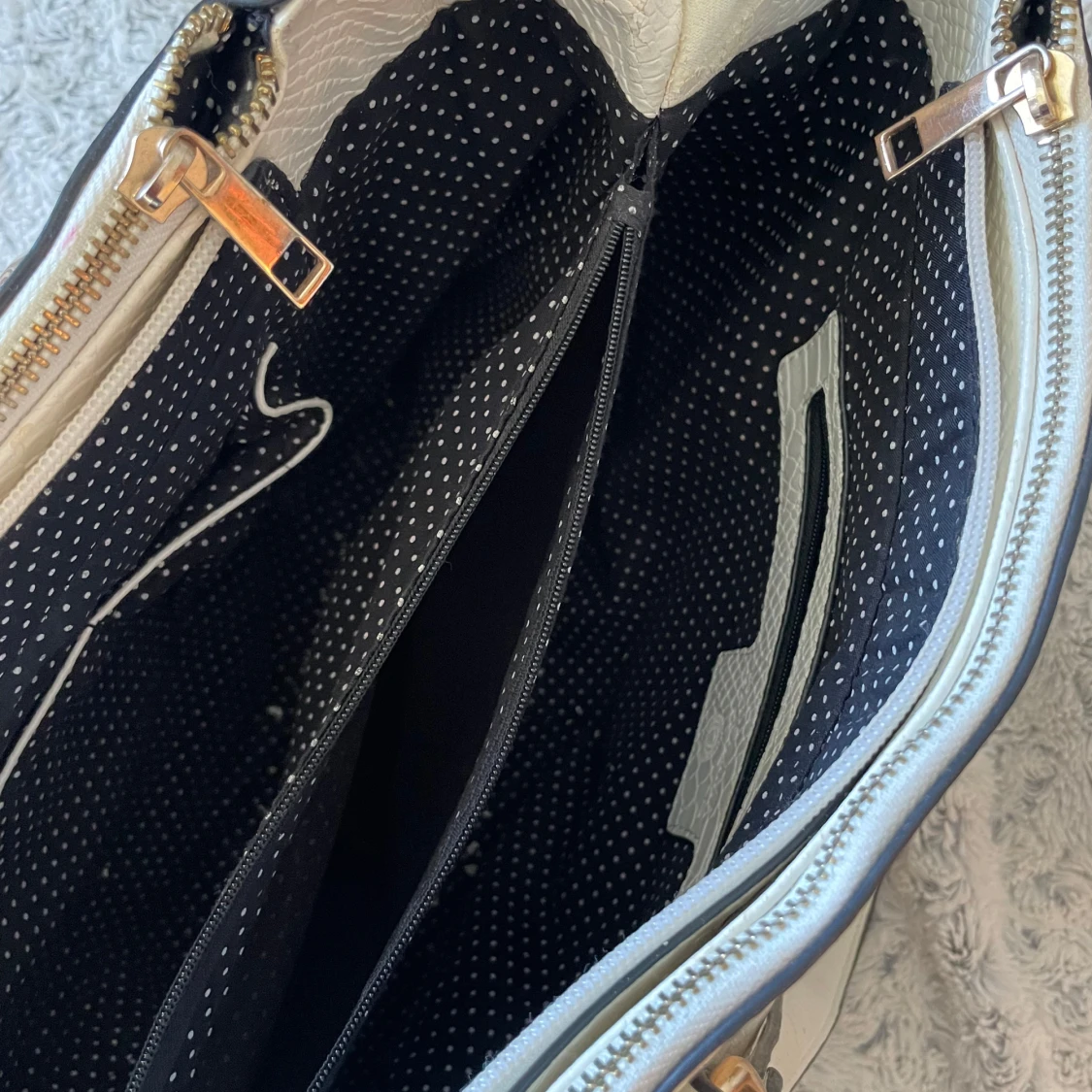 Vit axelväska från Lycke - 3