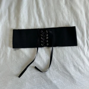 Resor bälte - Söt bälte i resor med snörning i strl s/m från STHLM design 