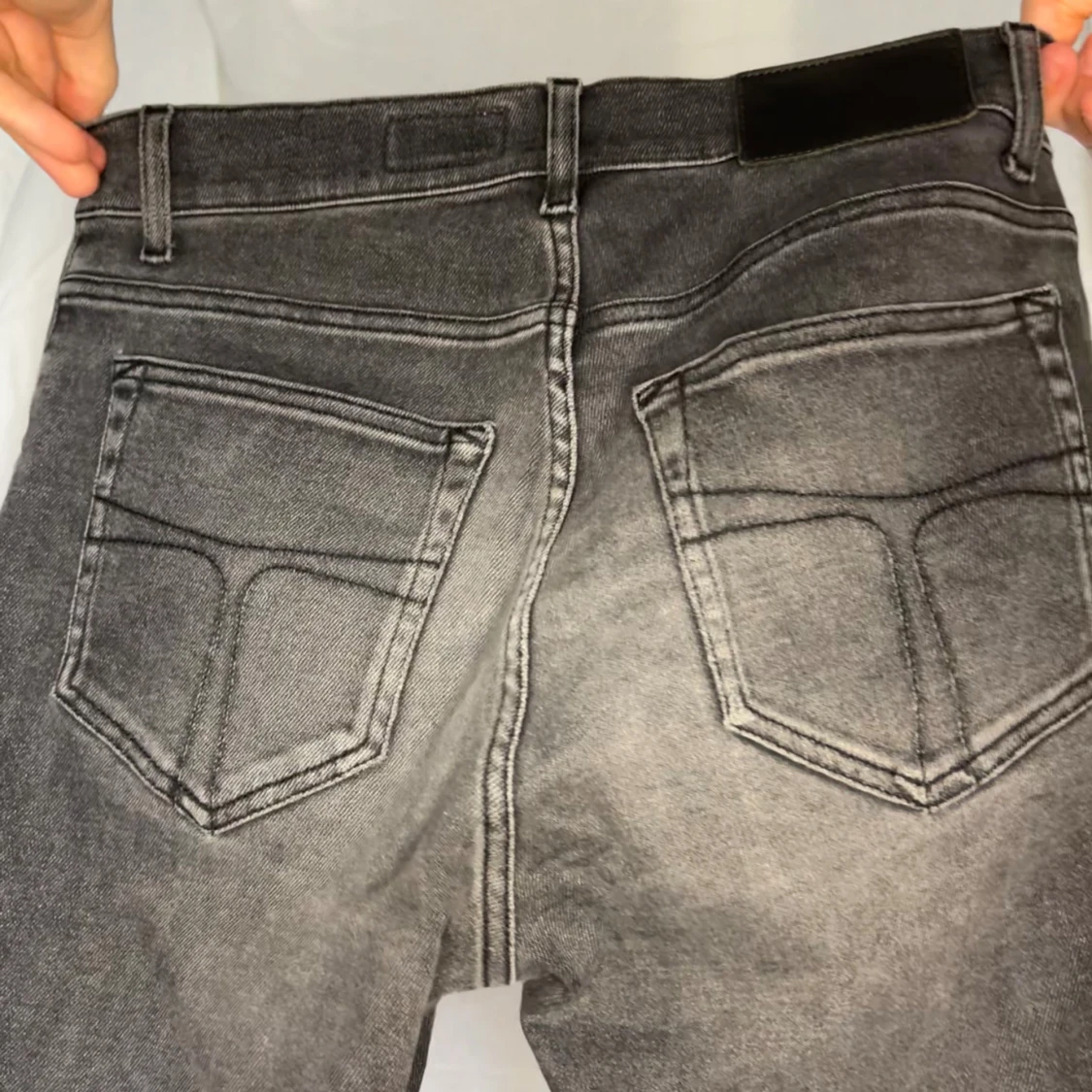 Grå jeans från Tiger of Sweden ”evolve” - 2