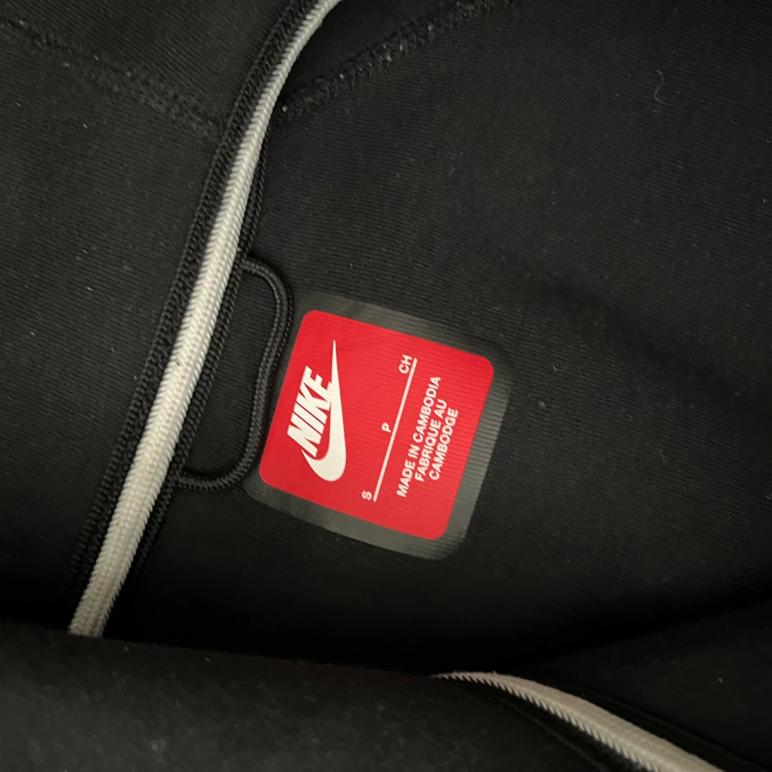 Svart softshelljacka med huva från Nike - 2