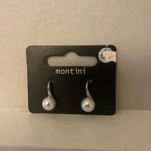 Örhängen - Supersnygga silver örhängen från montini / ur&penn. Aldrig använda