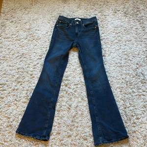 Mörkblå bootcut jeans - Mörkblå bootcut jeans från Gina❤️