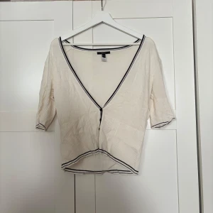 Cremevit topp - Köpt second hand, aldrig använd.