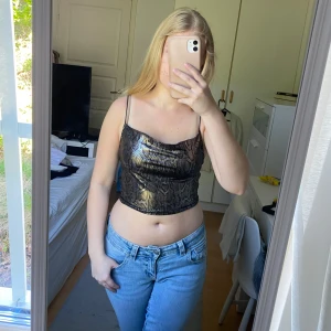 Fest topp - Fest topp ifrån h&m. I storlek XS. Mycket bra skick. 