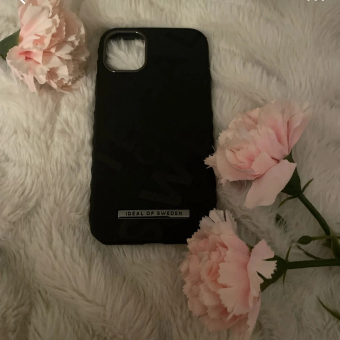 Svart mobilskal från Ideal of Sweden, iPhone 11