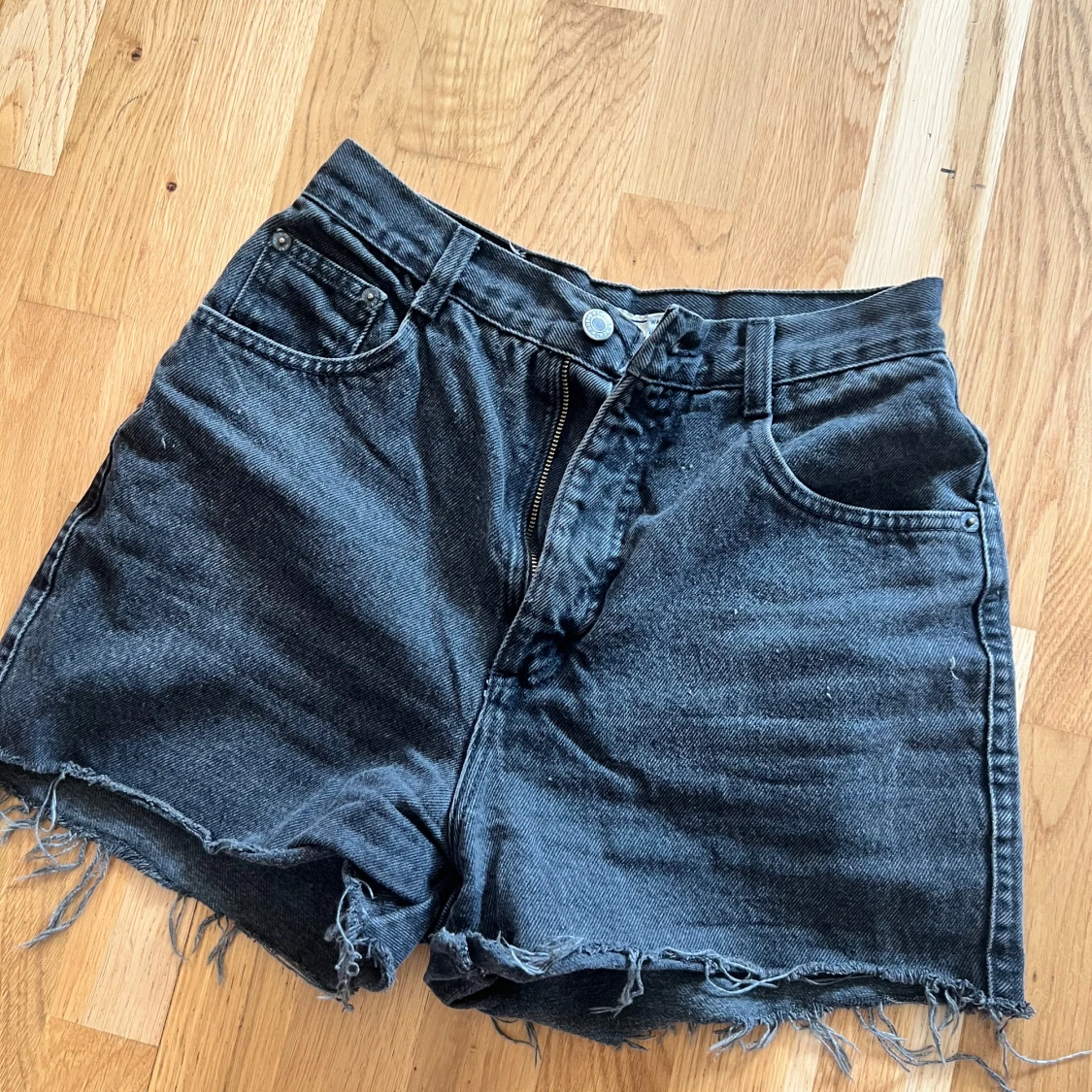Svarta jeansshorts 