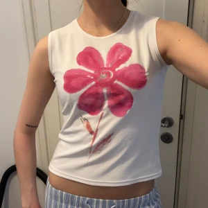 Linne med blommigt tryck - Superfint skick! Står ingen storlek men gissar på s💞🌸