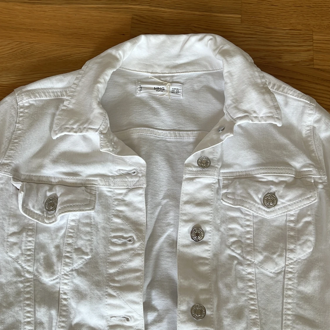 Vit jeansjacka från Mango - 1