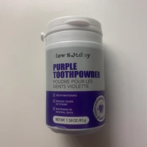 Purple Toothpowder 45g - Purple Toothpowder, som ska ha blekande effekt på tänderna😁👌💜💜💜 Ny och oöppnad!