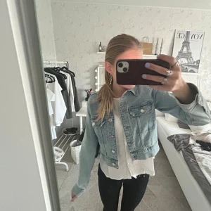 Jeansjacka från gina - Nästan aldrig använd 