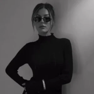 Àvora Tali Dress Black - Så snygg klänning från Avora. Klänningen är helt oanvänd. Köpt för 2000kr