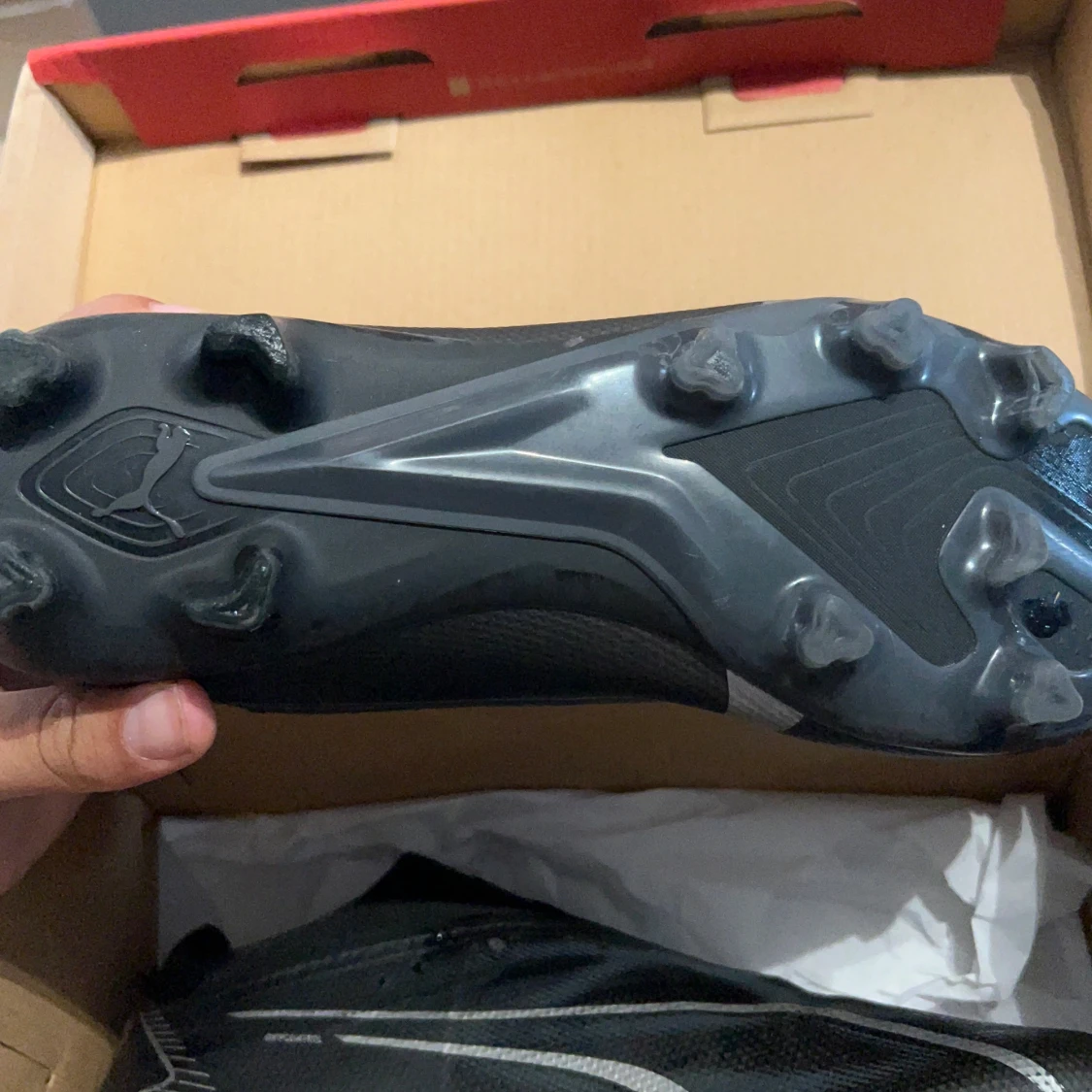 Svarta fotbollsskor med silverdetaljer - 3