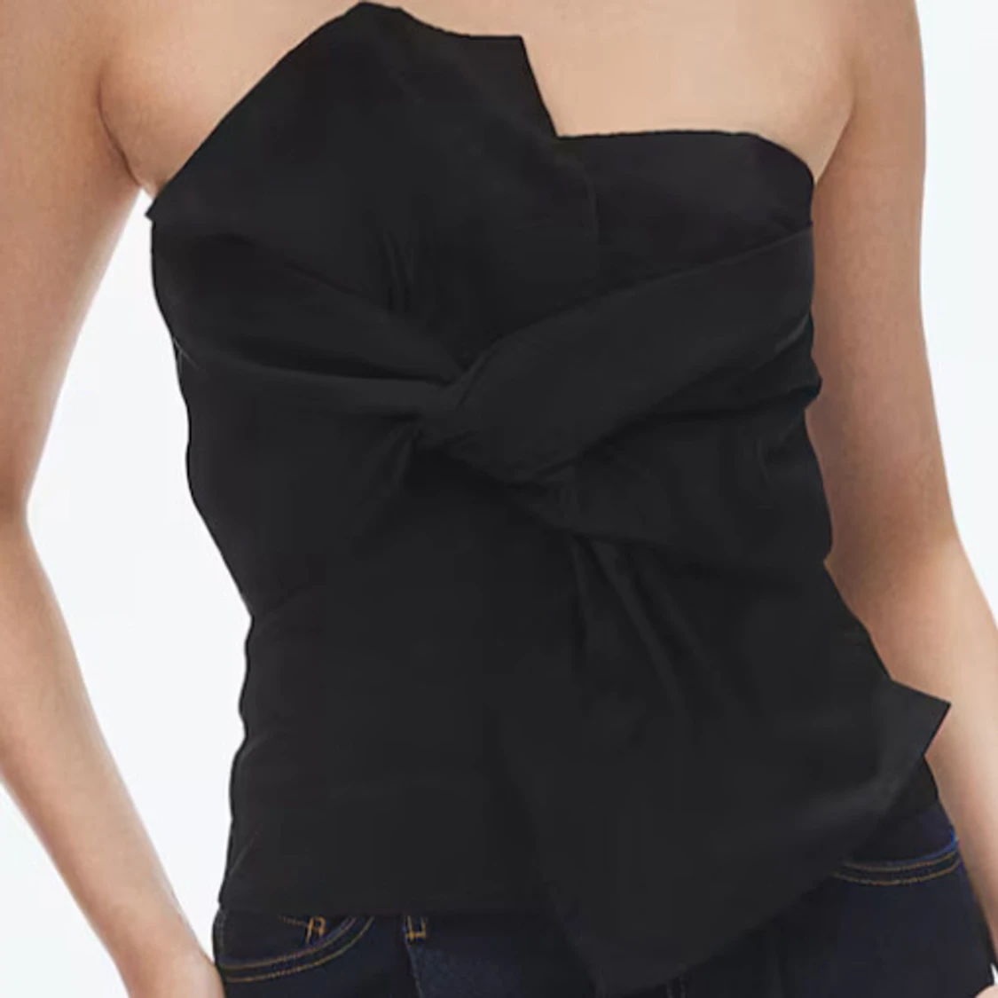 Svart asymmetrisk tubtopp med rosett - 2