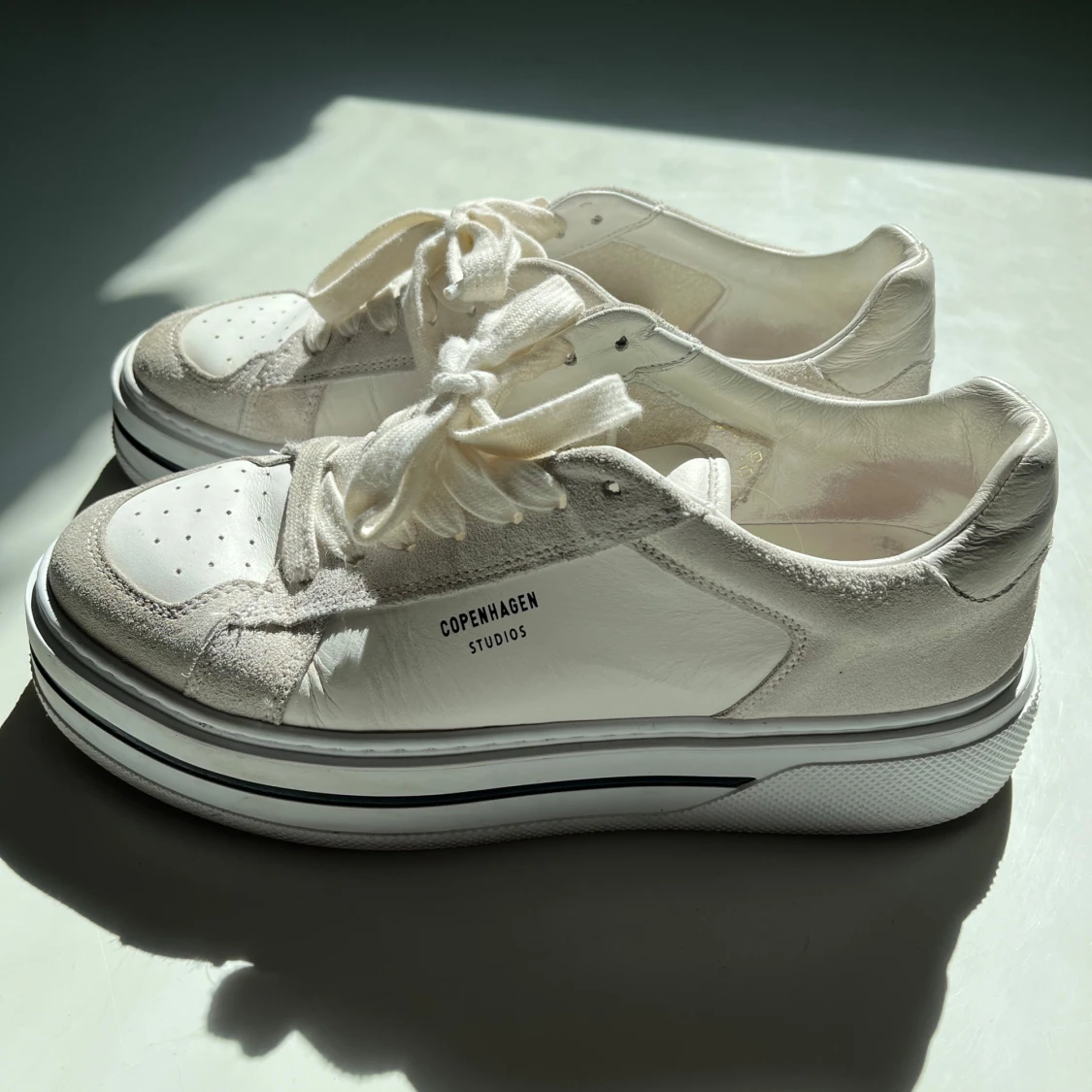 Vita sneakers från Copenhagen Studios
