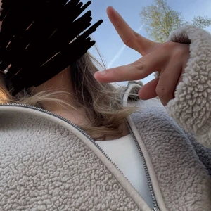 Beige teddyjacka från lager 157💕 - Använd fåtal gånger utan några defekter 💕