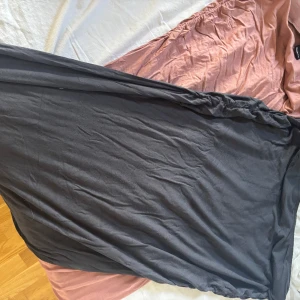 Gina kjolar  - 2 Gina kjolar men scrunch i sidan av benen. 1 för 100 2 för 180kr