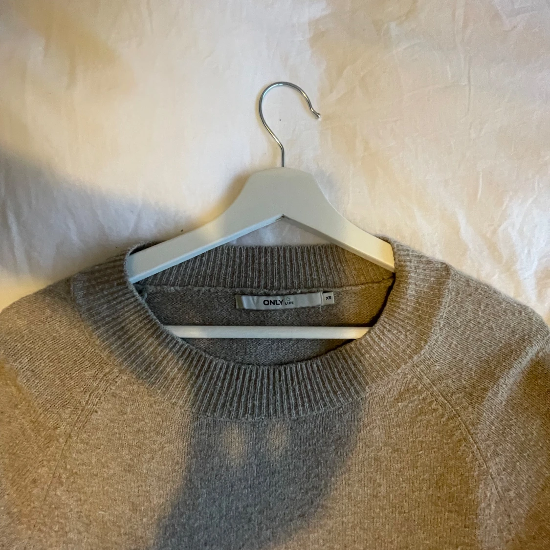 Beige stickad tröja  - 1