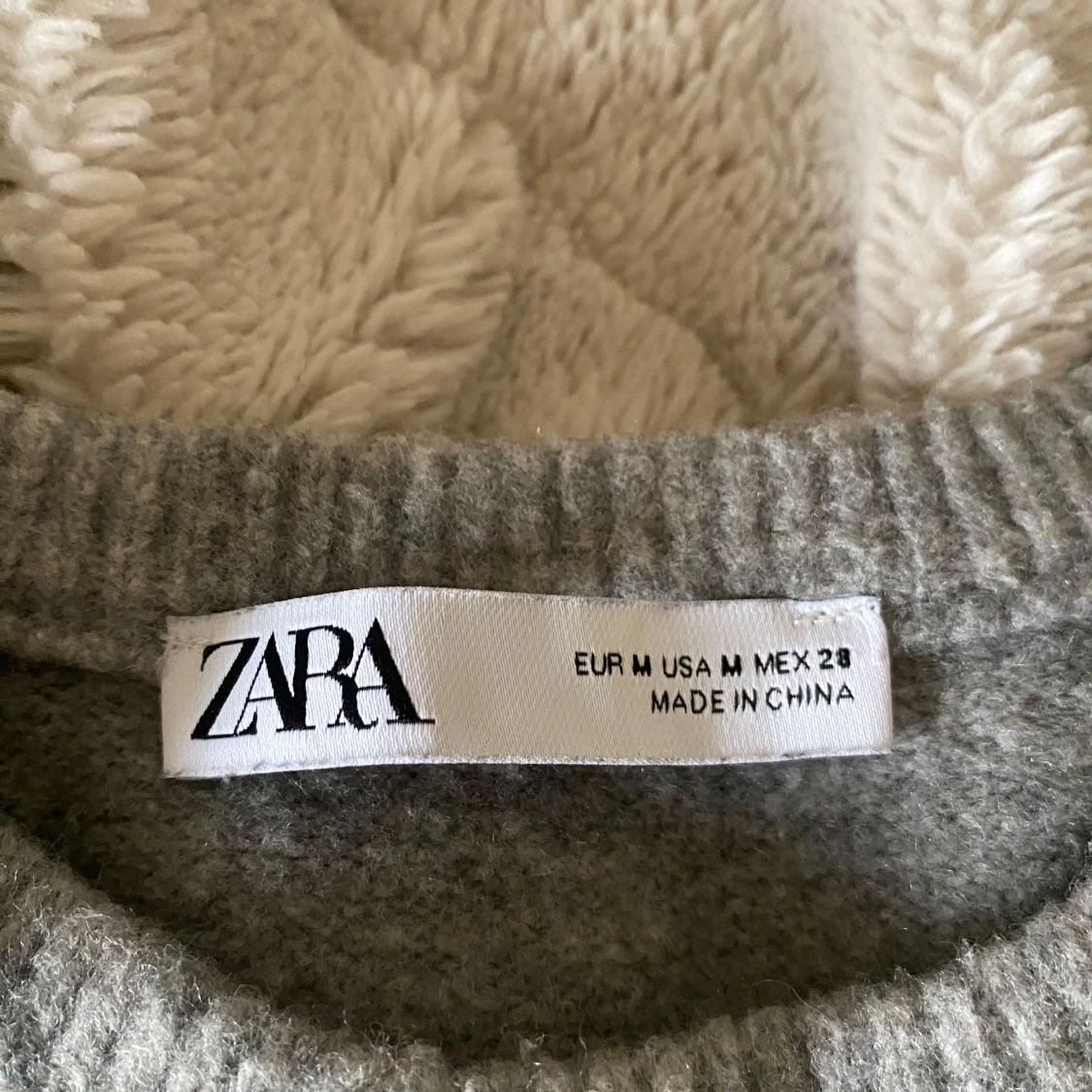 Grå stickad tröja från Zara - 2