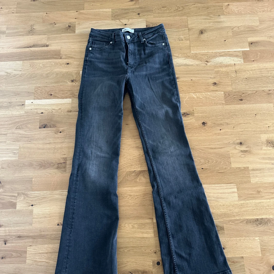 Svarta bootcut jeans från Zara