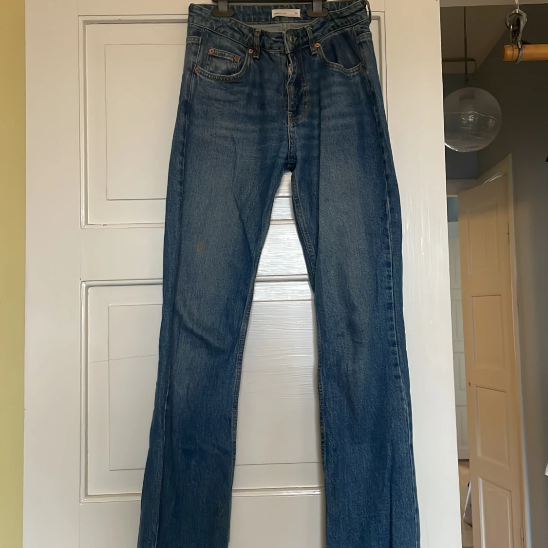 Blå jeansbyxor från Gina Tricot - 1