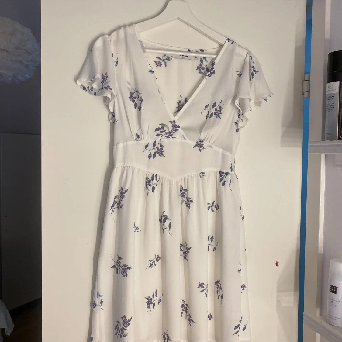 Vit blommig klänning  - 2