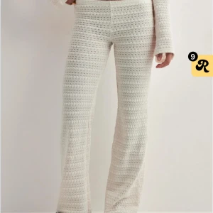 Lågmidjade virkade byxor - Säljer dessa populära virkade byxor från Nelly. De är endast testade prislapp kvar, de passade inte riktigt mig och glömde bort att lämna tillbaka de så tiden gick ut..